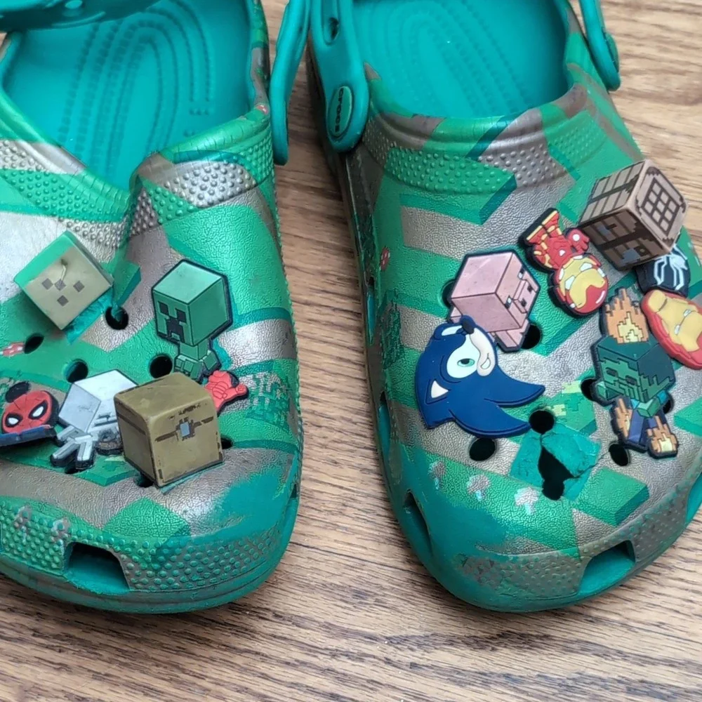 Crocs Minecraft Classic Clogs Unisex Kids J5 Green Bronze Slip On Jibbitz Print